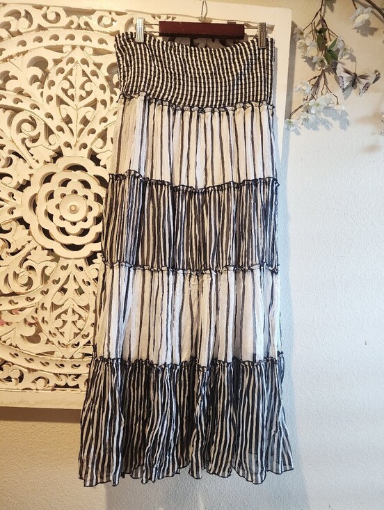 Alberto Makali Dresses & Skirts - ALBERTO MAKALI 2 TONE STRIPES SKIRT SIZE SMALL